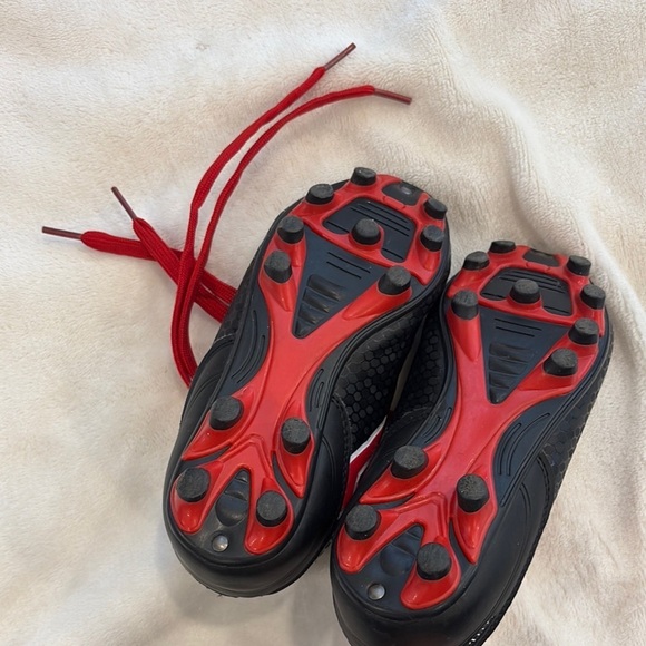 LOTTO Black and Red soccer cleats with Glossy Finish size 11 kids - Picture 3 of 10